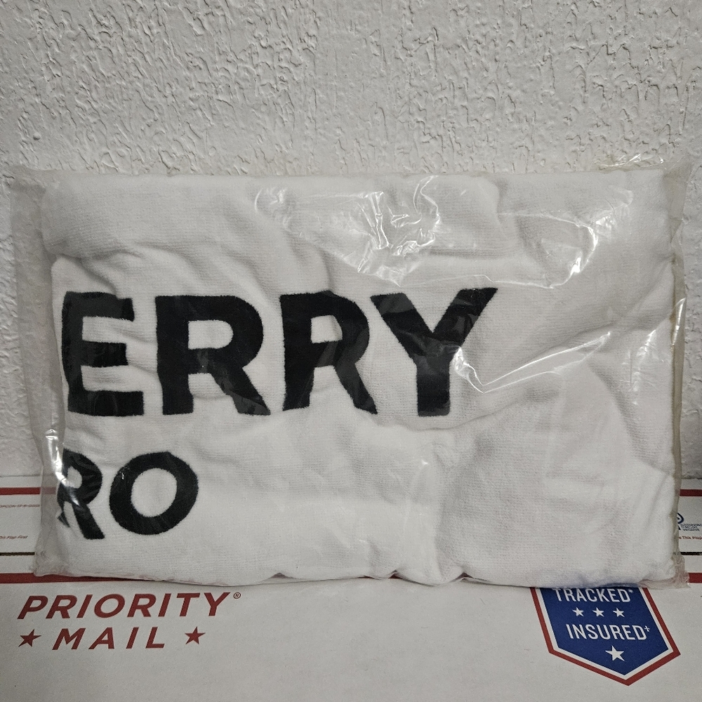Burberry Hero Beach Towel Large - Tan & White (Brand New)